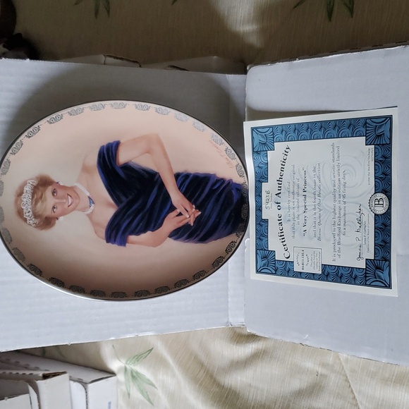 Bradford Exchange Diana: Queen of Hearts collection. - Picture 4 of 4